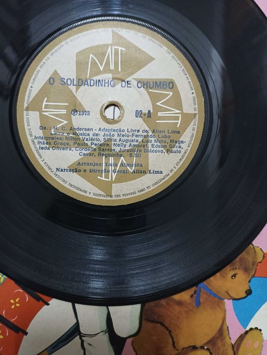 Livro infantil antigo com disco vinil   1973