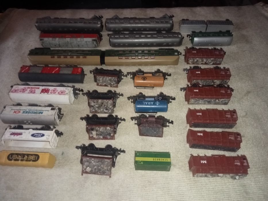 Kolejka elektryczna skala N Lokomotywa wagony tory zwrotnice łuki pros