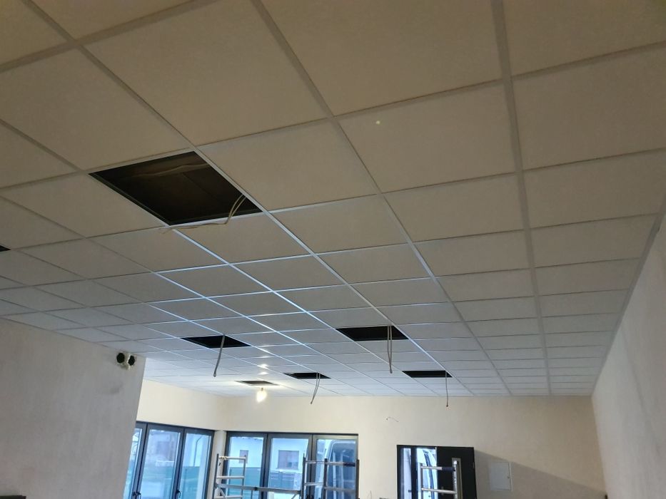 Montaż sufitów podwieszanych, systemowych owa