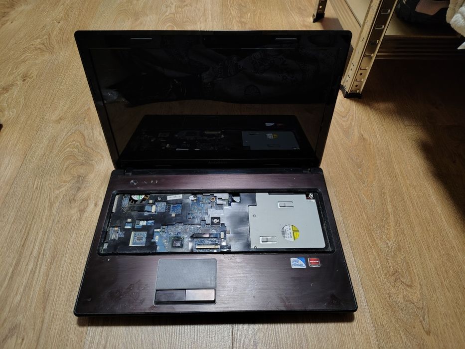 Ноутбук Lenovo 2011 року celeron 4gb ddr3 500gb hdd