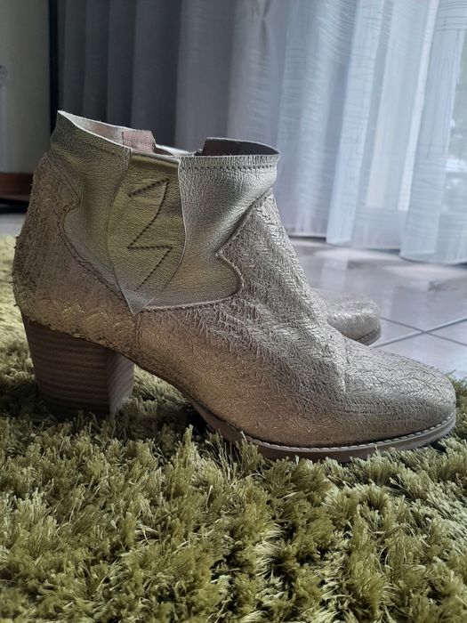Botas douradas 37
