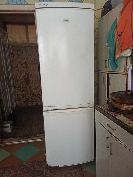 Холодильник Zanussi