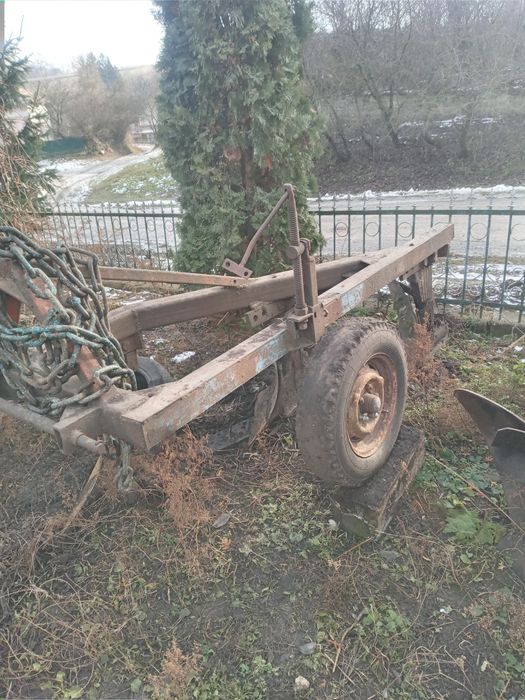 Плуг трьохкорпусний 3×35