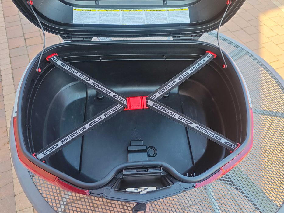 Kufer centralny GIVI V47nn