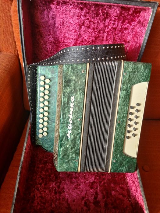 Продам гармошку ,,марічка,,
