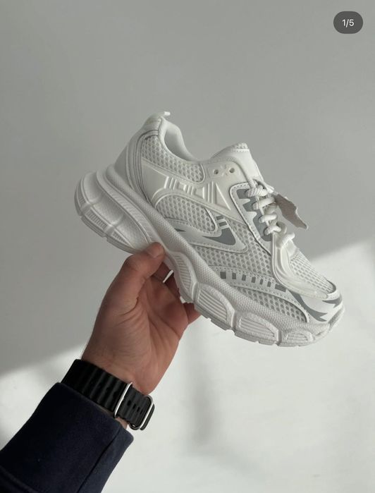 Кросівки шкіряні 40(39) розмір