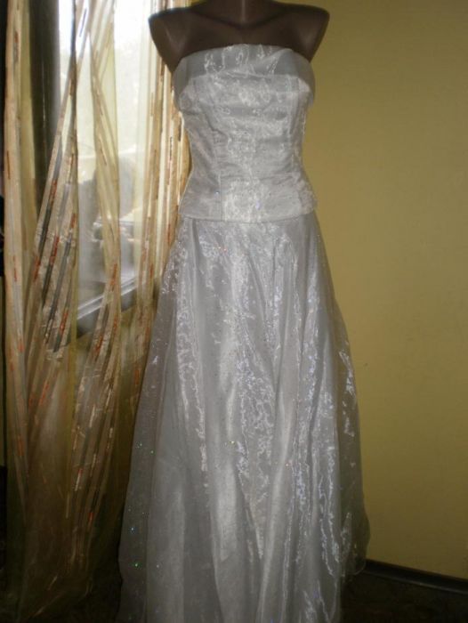 Шикарне весільне білосніжне плаття