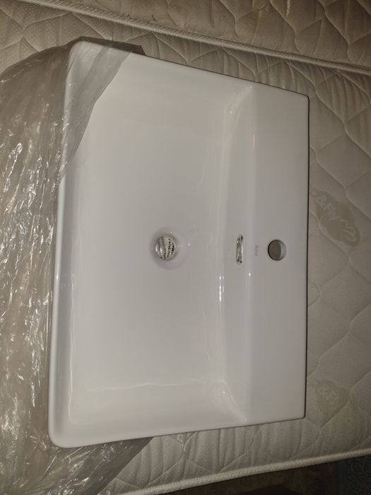 Умывальник Gina из