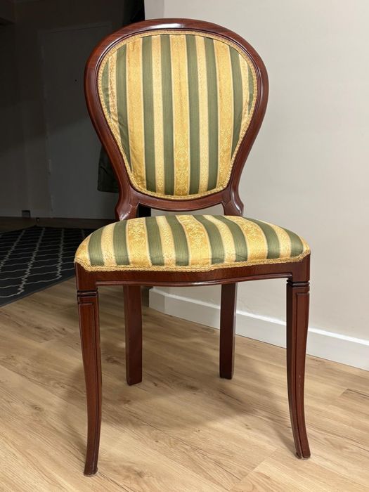 Cadeira em madeira e tecido