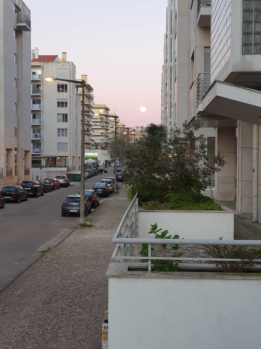 arrenda-se apartamento T2 no vale das flores