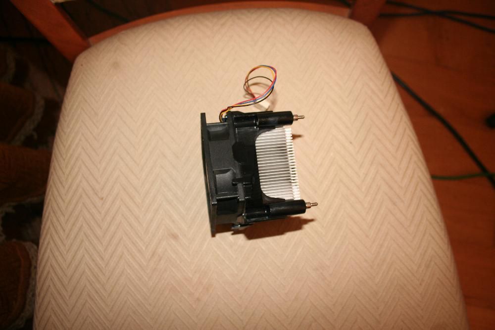 Fonte de Arrefecimento com ventoinha (Cooler - Dissipador)