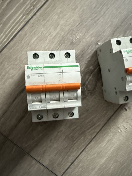 Автоматичний вимикач ( автомат)