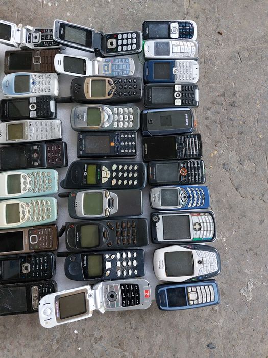 Stare telefony komórkowe