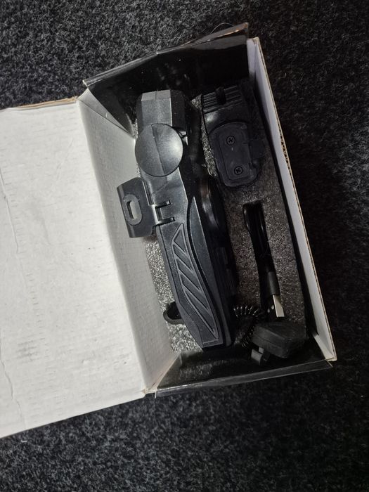 Lanterna/Luz Recarregável 4 em 1 com Suporte para Telemóvel