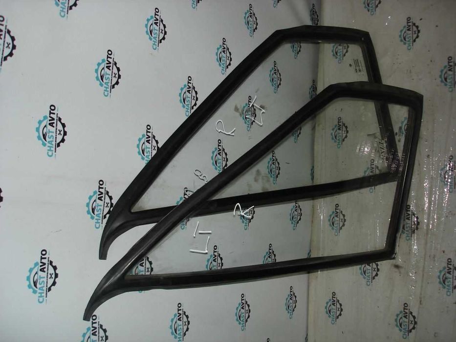 Стекло-уголок (форточка) Мерседес Спринтер 901-903 / Фольксваген 35