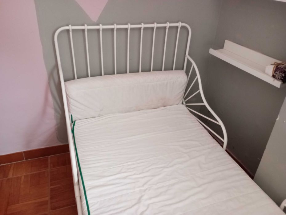 Cama infantil ferro branco IKEA/ ajustável.