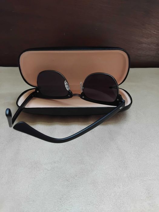 Óculos de sol pretos