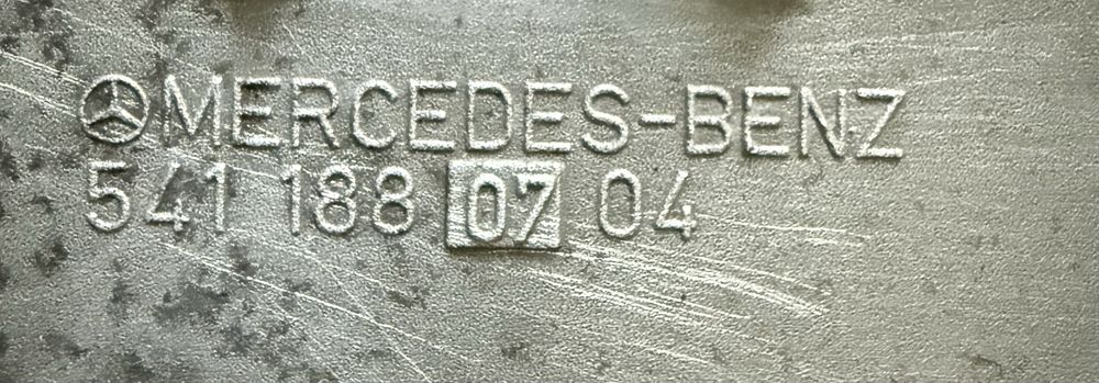 Корпус масляного фільтру Mercedes Benz Actros 5411880704