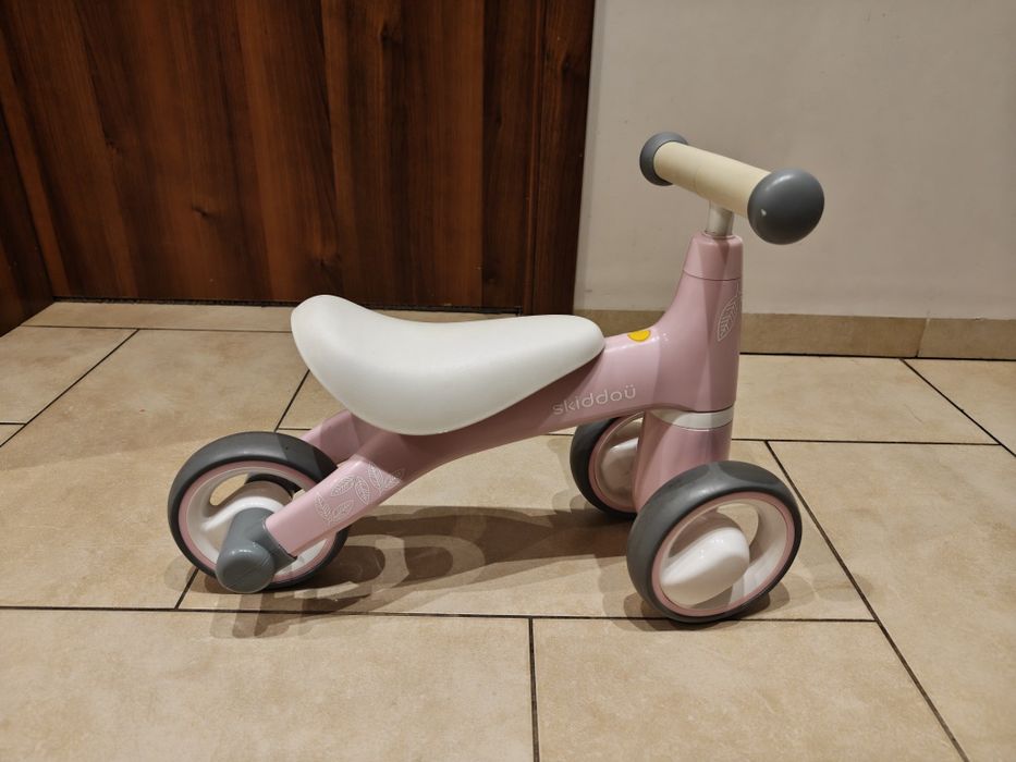 Skiddou jeździk, pchacz, rowerek trójkołowy różowy