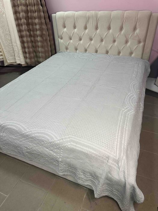 Однотонні натуральні накидки вафельні-шовкові покривала на ліжко