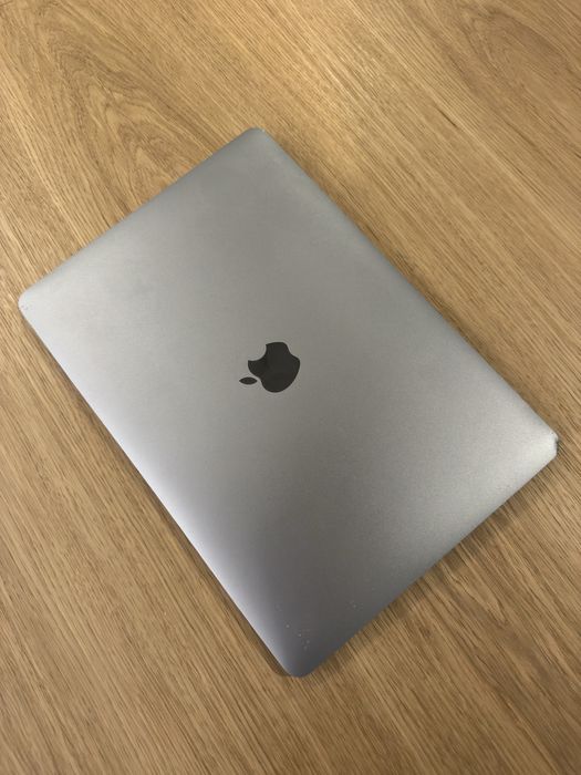 MacBook Air 2020 M1 – 8 GB RAM, 250 GB64752337773187123