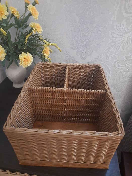 Плетёный короб с перегородками