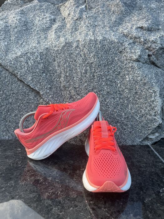 Жіночі кросівки Saucony Ride 18