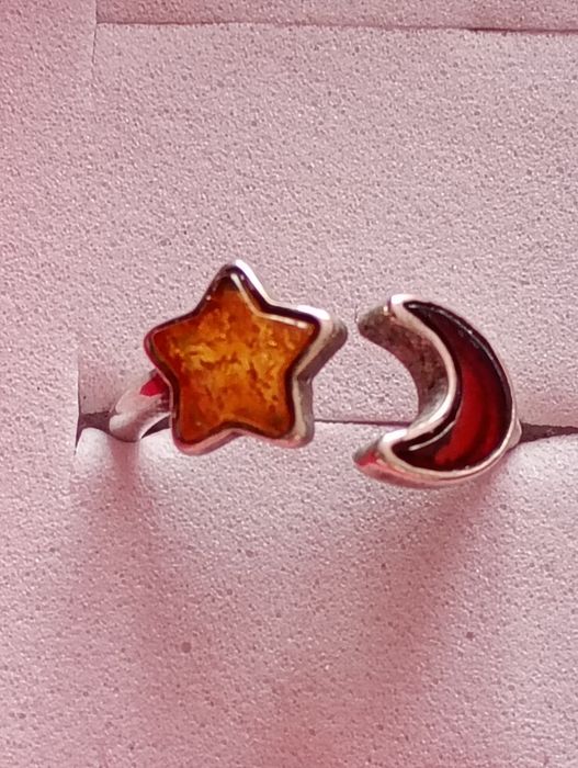 Pierścionek srebrny z bursztynem