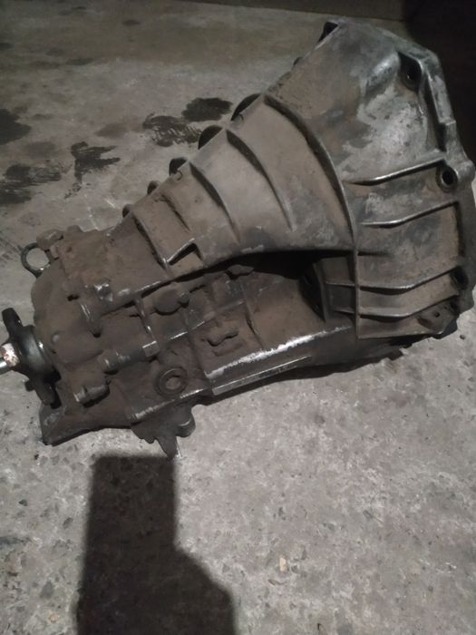 Продаю механічну коробку.