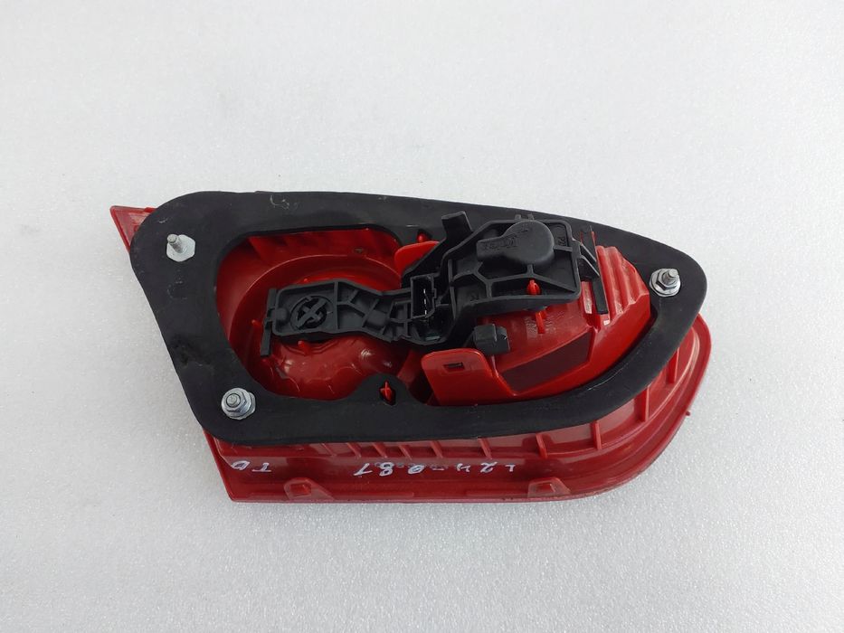 Farolim da mala direito SEAT Leon (1P1)