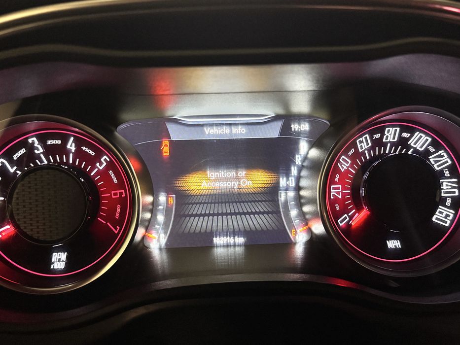 Dodge challenger 5.7 2017r