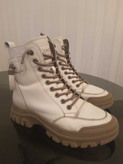 Зимові ботінки на дівчинку