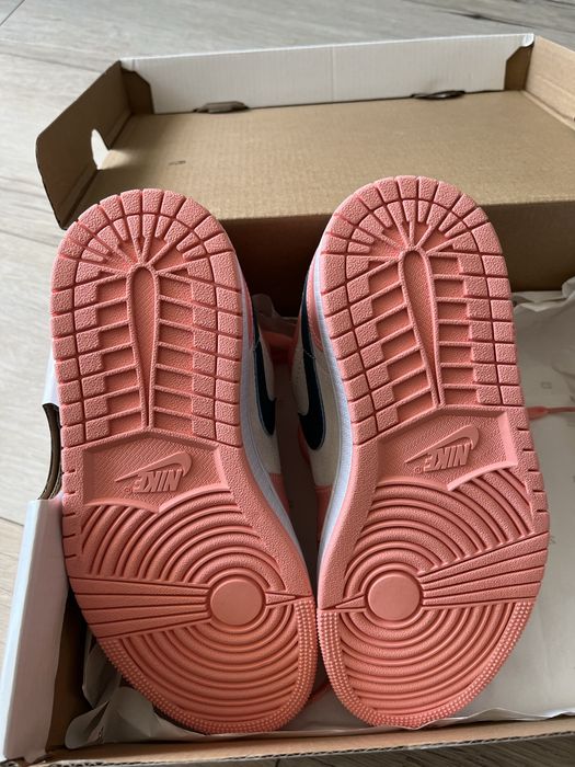 Air Jordan 1 Low Se pink