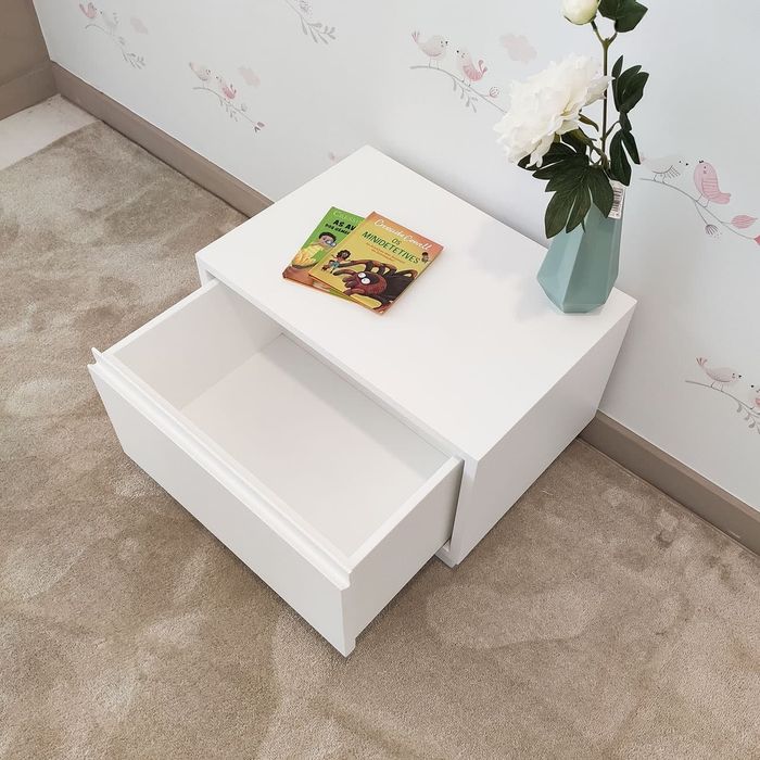 Mesa cabeceira lacada branco 1 gaveta