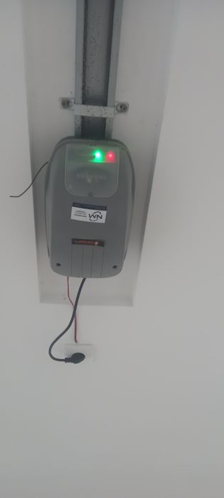 Portão  de garagem com motor