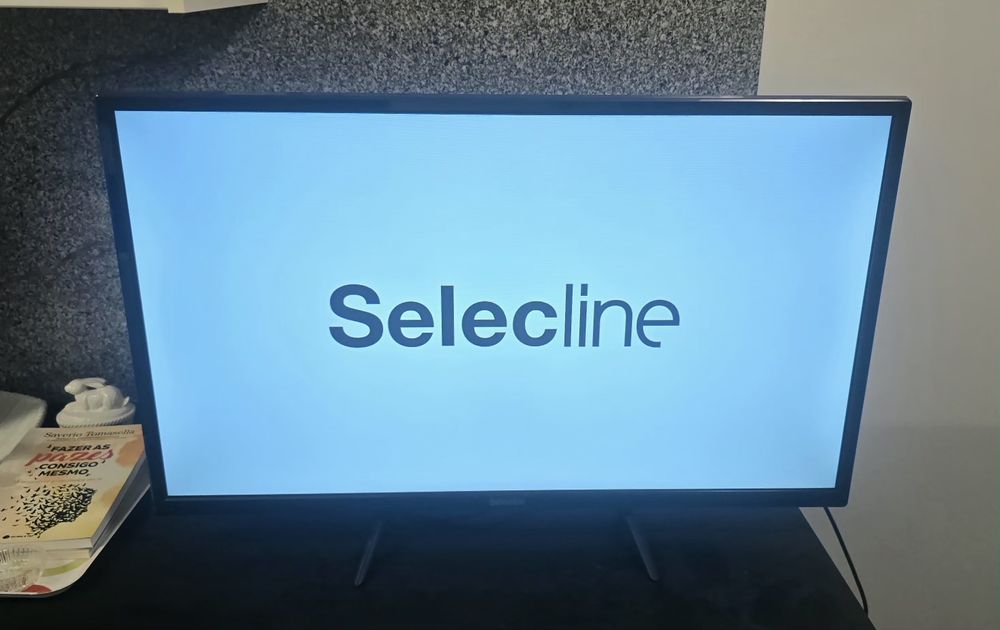 TV LED Selecline 32" (81 cm) – Excelente Estado