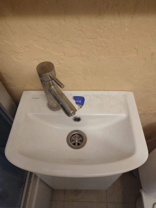 Продам тумбу с умывальником