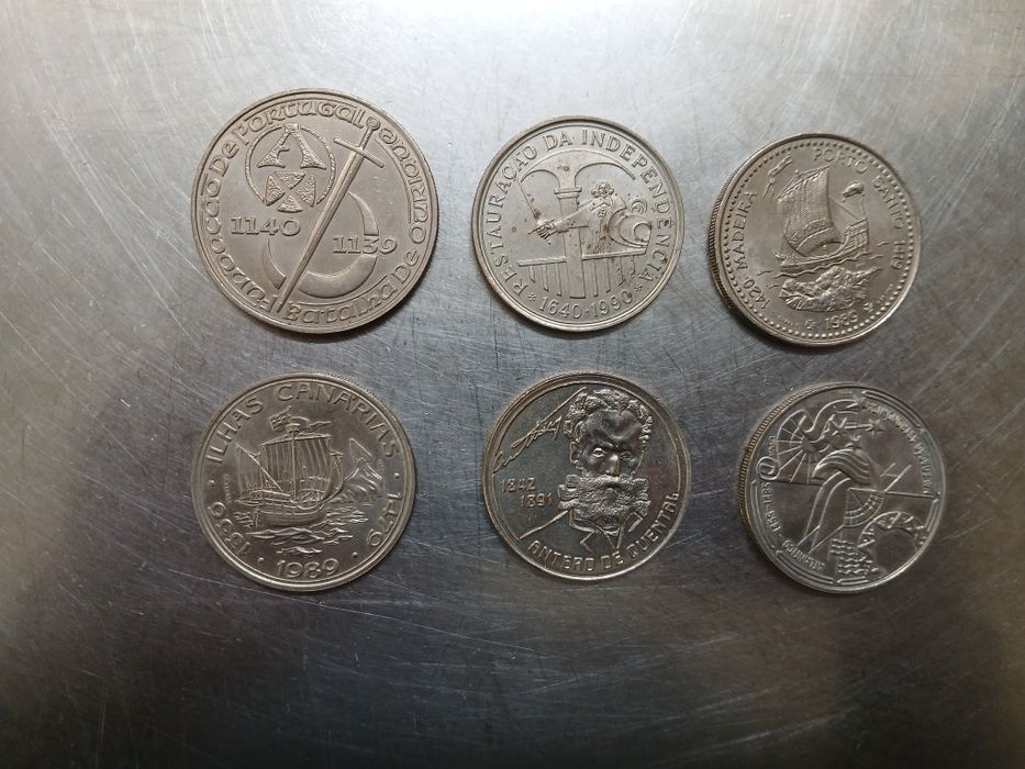 Lote de moedas de 200 escudos, 100 escudos e 250 escudos