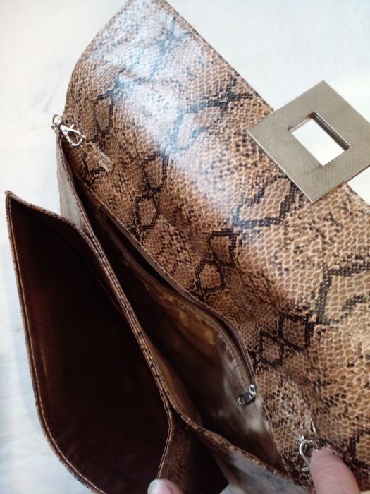 Сумка -клатч з зміїнним принтом