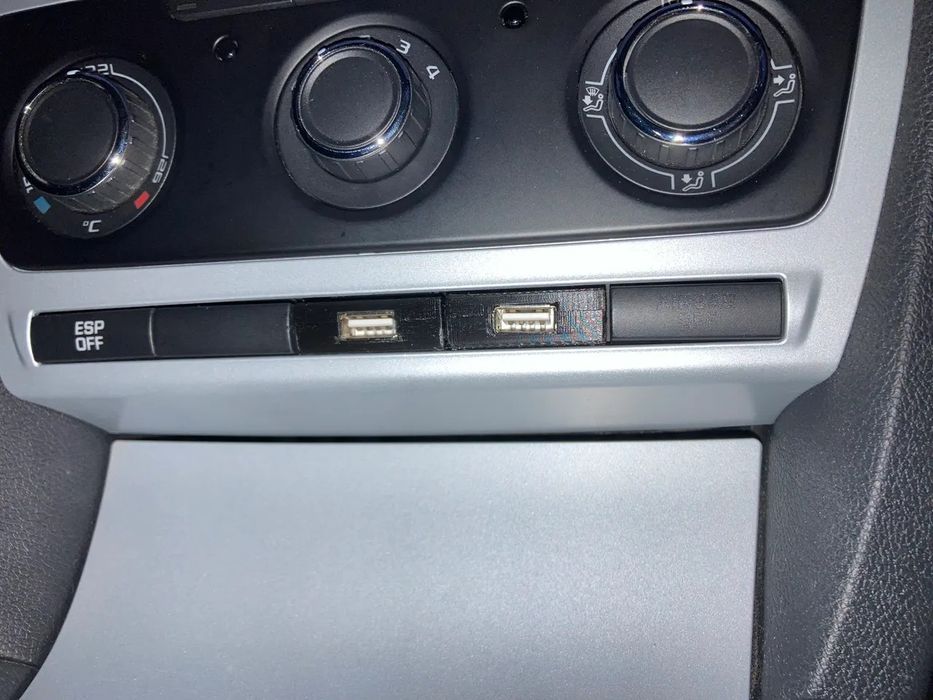 Юсб (USB) зарядка в заглушку Skoda Octavia  ( быстрая зарядка )