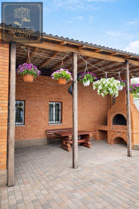 Продам двоповерховий будинок