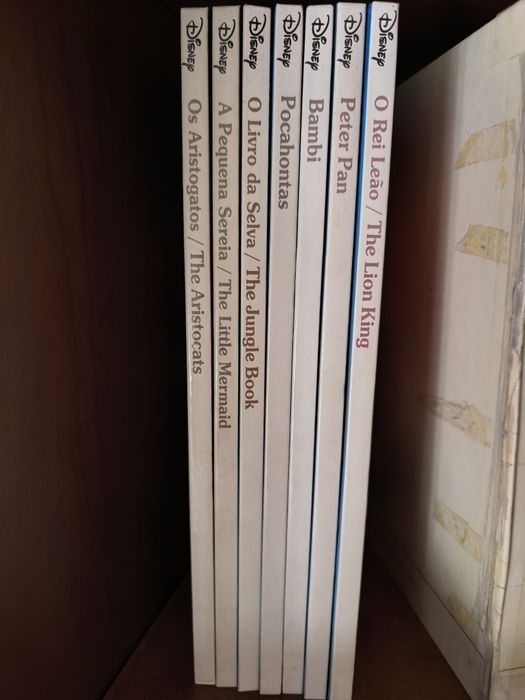 Livros com histórias infantis em inglês/português