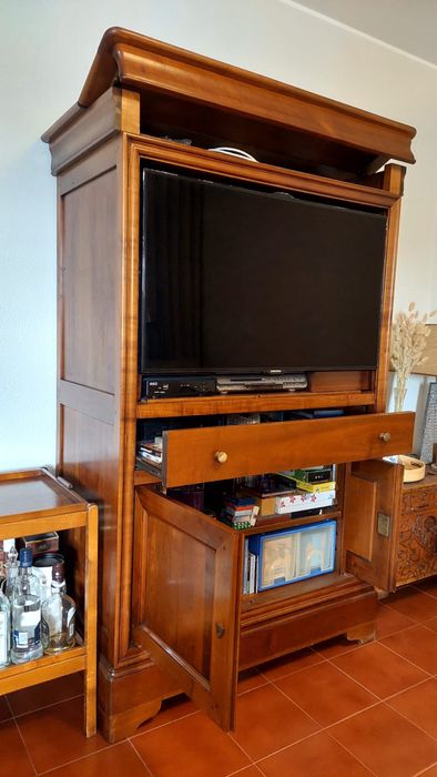 Móvel em Madeira de Cerejeira maciça