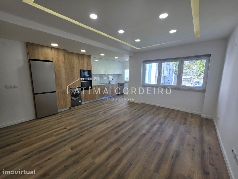 Excelente Apartamento T3 Remodelado em Almada