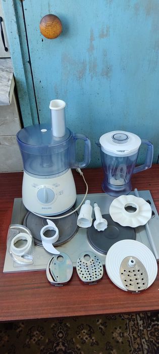 Продам кухонный комбайн Philips hr 7625