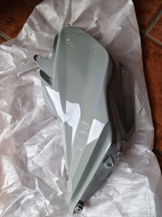 Carenagem depósito direita CB125R