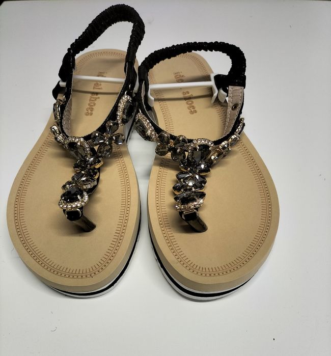 Sandália com brilhantes