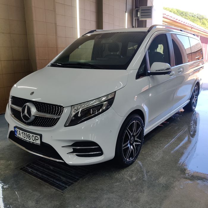 Мерседес v300 2019 року AMG