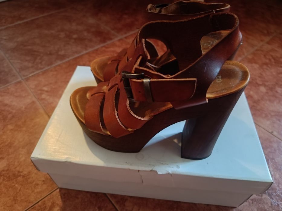 Sandálias como novas