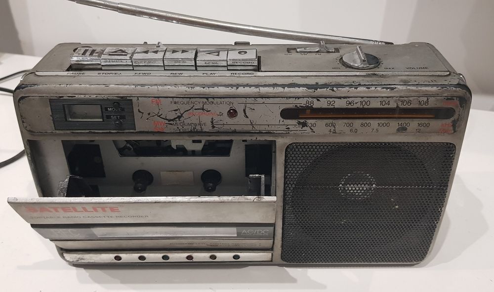 Radiomagnetofon Satellite